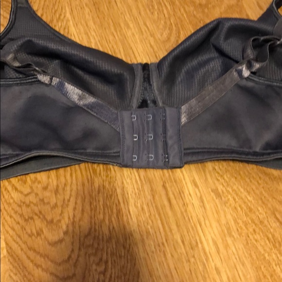 Bras - Picture 3 of 6